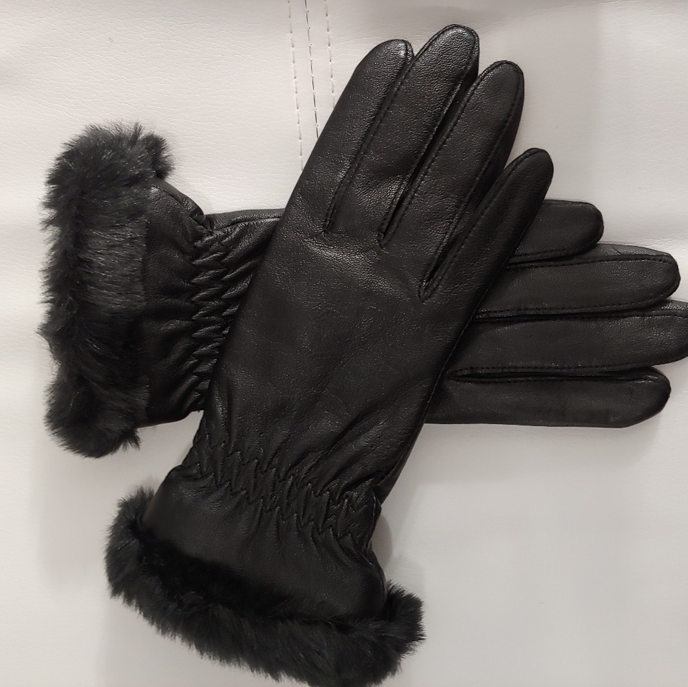 Black leather gloves, soft fur inside and out edge